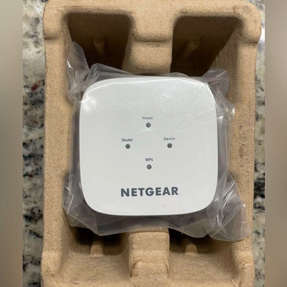NETGEAR White WiFi Range Extender - Picture 6 of 15